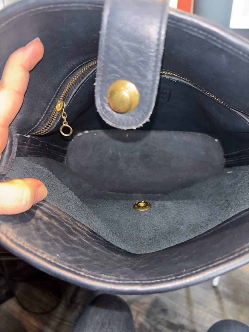 Navy Blue Vintage Coach Nottingham Leather Shoulder Bag with Brass Snap Detail - Picture 5 of 5